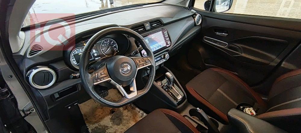 نيسان فيرسا